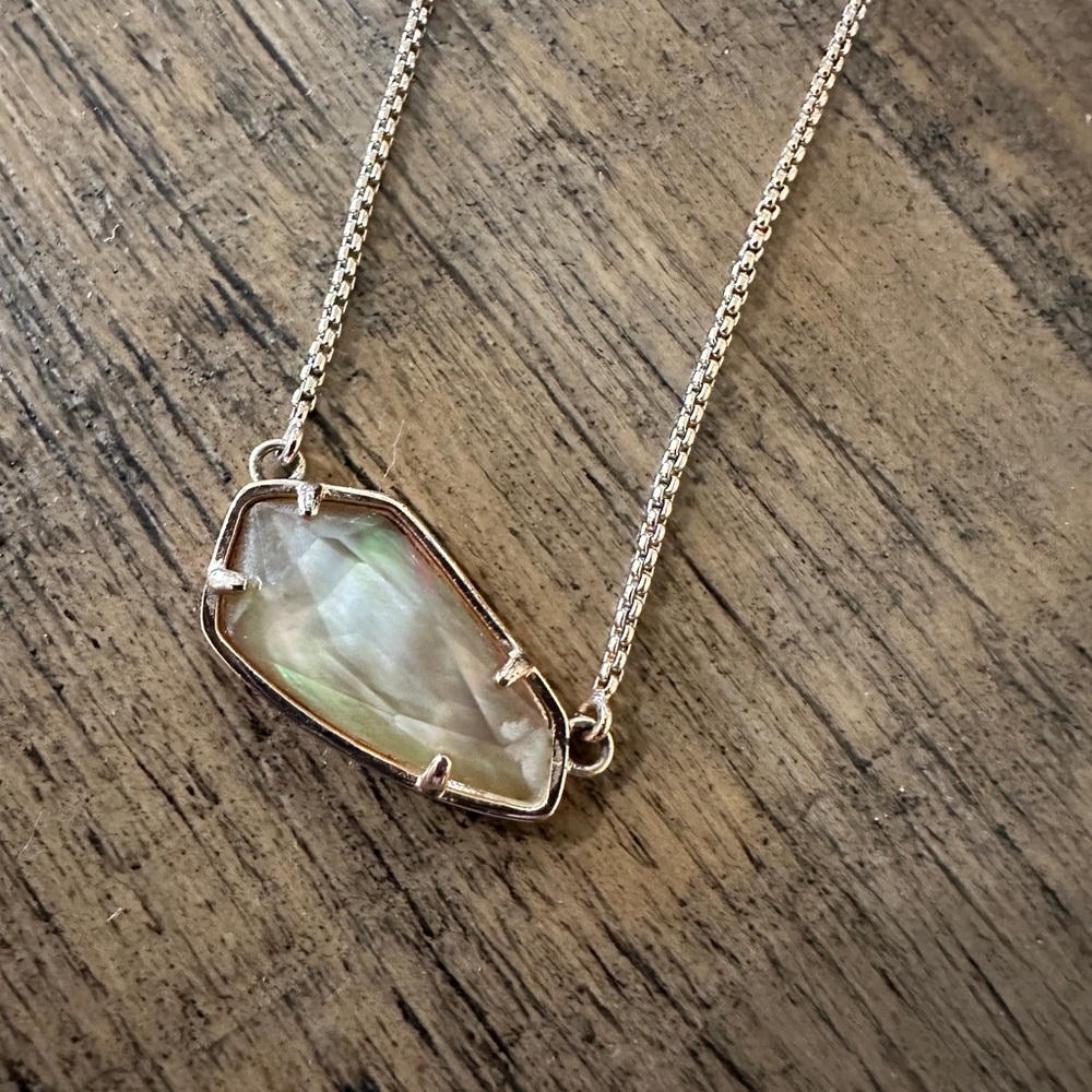 Kendra Scott necklace